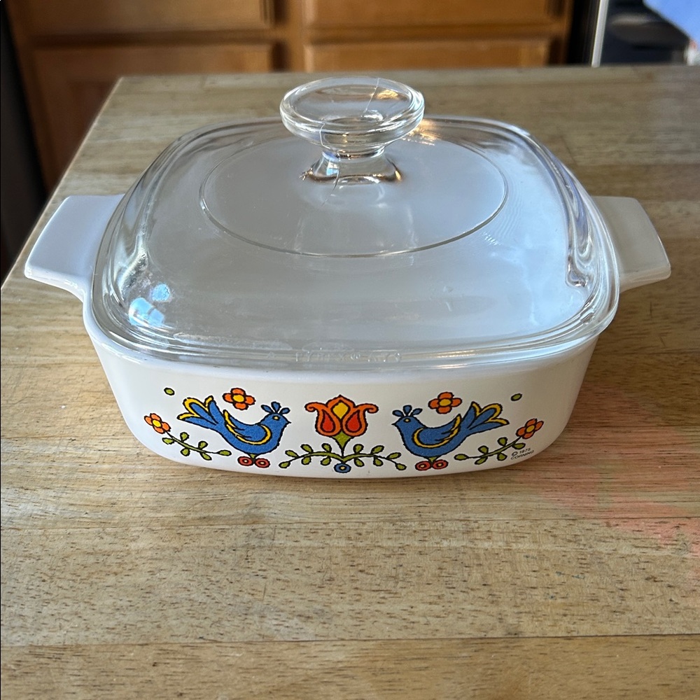 Corningware friendship design casserole dish. Vintage